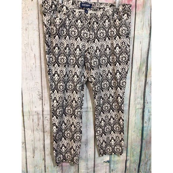 NEW Old Navy Black & White Crop Size 18 🌸🌺 - Picture 1 of 12